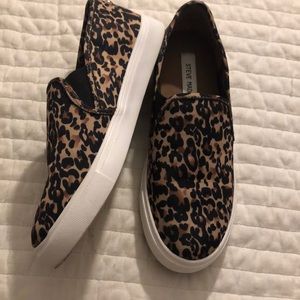 Steve madden size 8 cheetah print slip on shoes